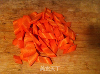 胡萝卜木耳炒竹笋的做法步骤：3