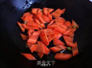 胡萝卜木耳炒竹笋的做法步骤：5