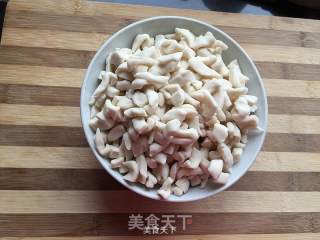 时蔬炒面丁的做法步骤：1