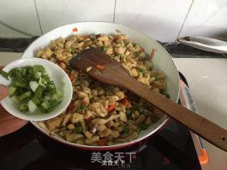时蔬炒面丁的做法步骤：8