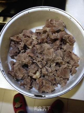 胡萝卜烧牛腩的做法步骤：1