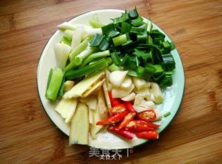 红烧鲫鱼的做法步骤：3