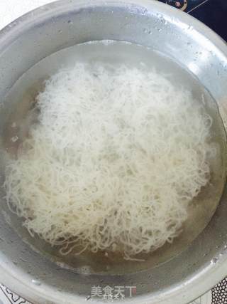 丝瓜鹅肉炒粉丝的做法步骤：8