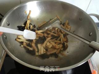 杏鲍菇黑木耳肉丝的做法步骤：6