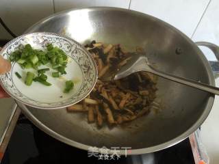 杏鲍菇黑木耳肉丝的做法步骤：9