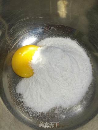 自制草莓酱冰淇淋的做法步骤：1