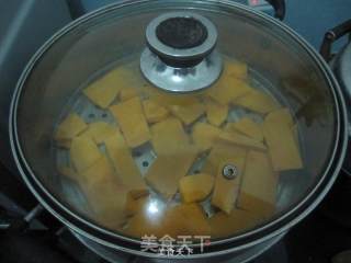 紫薯南瓜饼的做法步骤：2