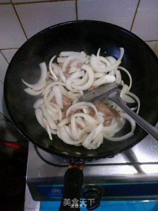 洋葱炒肉的做法步骤：2