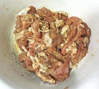 洋葱孜然羊肉的做法步骤：3