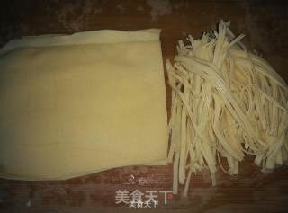 葱油豆腐皮的做法步骤：1