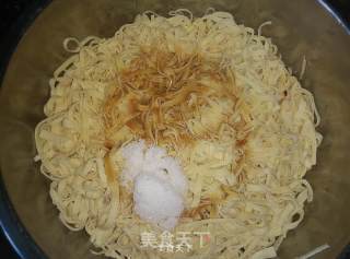 葱油豆腐皮的做法步骤：5