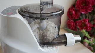 菠菜热汤面的做法步骤：2