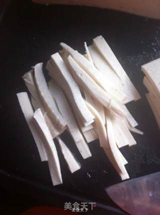 鱼香千叶豆腐丝的做法步骤：1