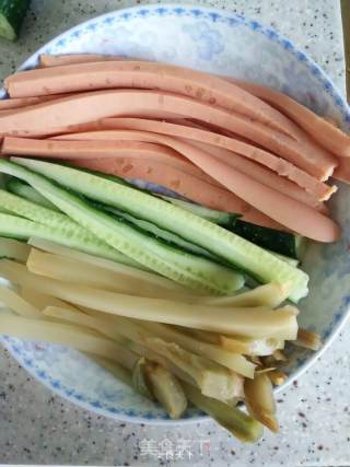 牛肉松寿司卷的做法步骤：1