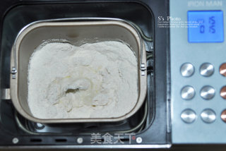风靡网络的日式炼乳吐司的做法步骤：1