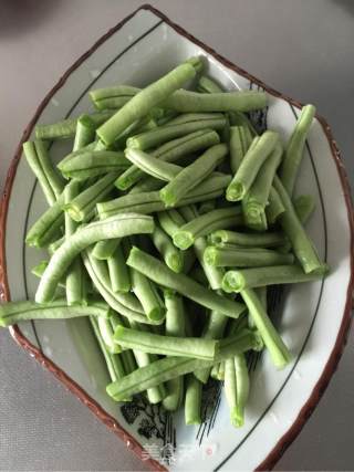 干煸四季豆的做法步骤：1