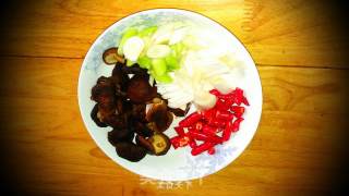 干锅鸡块炖菇仔的做法步骤：1
