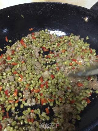 酸豆角炒肉末的做法步骤：7
