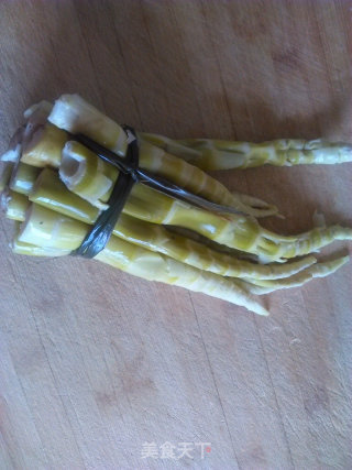 竹笋豆皮炒腊肉的做法步骤：1