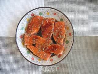 迷迭香酱汁三文鱼的做法步骤：4