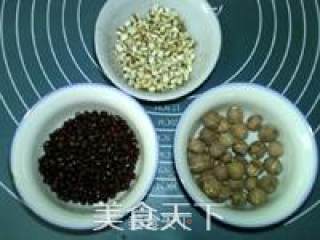 红豆薏米莲子粥的做法步骤：1