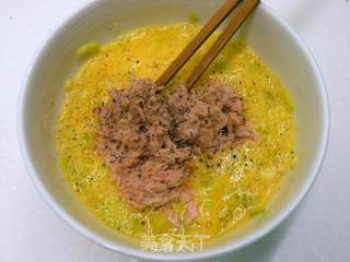 芹菜鲔鱼厚蛋煎 ♥ 香草煎蛋 2的做法步骤：5