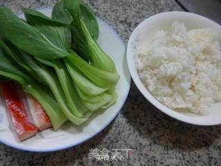 蟹柳青菜炒饭的做法步骤：1