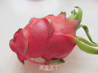 简单冷饮好味道---火龙果奶昔的做法步骤：1