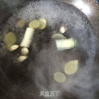 简单鱼汤做法的做法步骤：2
