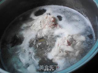 小鲍鱼猪骨汤的做法步骤：4