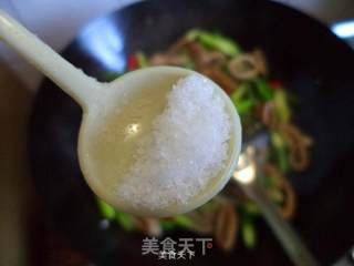 芦笋炒牛肠的做法步骤：5