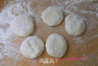 芝香手撕猪肉角饼的做法步骤：7