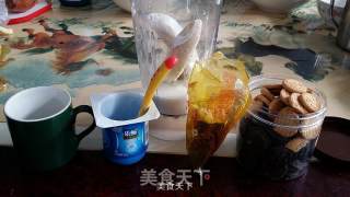 简易宝宝甜食——香蕉酸奶杯的做法步骤：1