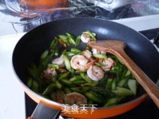 芦笋虾仁的做法步骤：5