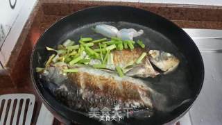 榨菜鲫鱼豆腐汤的做法步骤：3