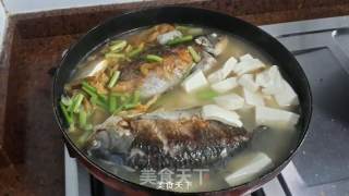 榨菜鲫鱼豆腐汤的做法步骤：4