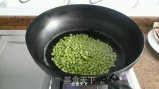 毛豆炒碎肉的做法步骤：2