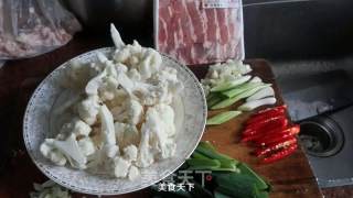 有机花菜炒五花肉的做法步骤：1