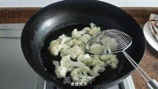 有机花菜炒五花肉的做法步骤：2