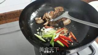 有机花菜炒五花肉的做法步骤：5
