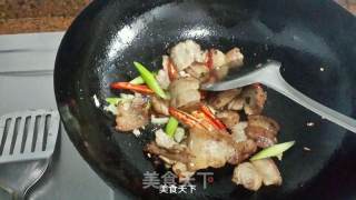 有机花菜炒五花肉的做法步骤：6