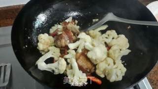 有机花菜炒五花肉的做法步骤：7