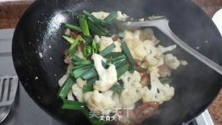 有机花菜炒五花肉的做法步骤：8