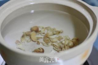 润肺止咳【雪梨枇杷瘦肉汤】的做法步骤：2