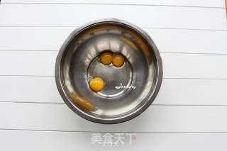酒酿戚风蛋糕的做法步骤：1