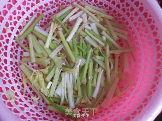 芹菜肉丝的做法步骤：1