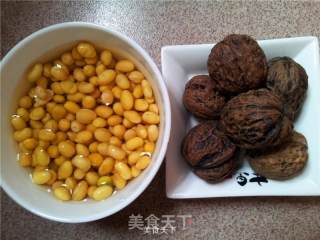 黄豆核桃豆浆的做法步骤：1