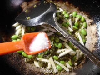 雪菜茭白炒毛豆的做法步骤：9