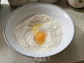 菠菜牛肉块面的做法步骤：2