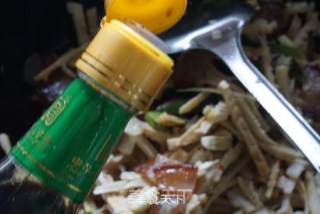 最朴实无华的农家菜【笋干炒腊肉】的做法步骤：7